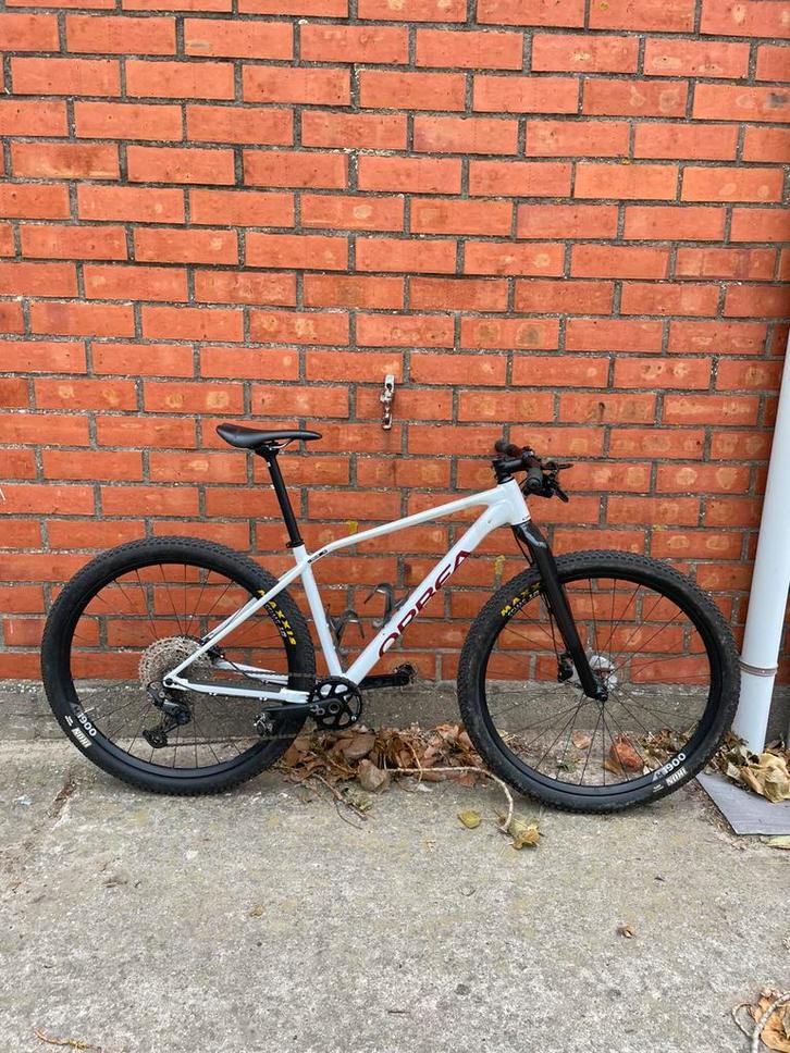Orbea alma h30 met carbon voorvork en dt swiss wielen, Fietsen en Brommers, Fietsen | Mountainbikes en ATB, Zo goed als nieuw