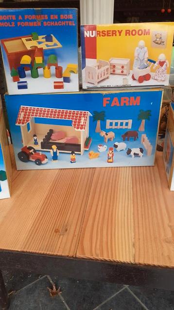 Nieuw  houten speelgoed beschikbaar voor biedingen