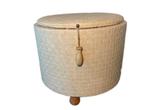 Vintage beige poef met opbergruimte, Huis en Inrichting, Zetels | Voetbanken en poefs, Ophalen of Verzenden