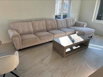 Grote lange stoffen beige landelijke zetel beschikbaar voor biedingen