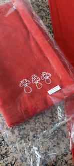 Rode stoffen tafellopers feestdagen, Enlèvement