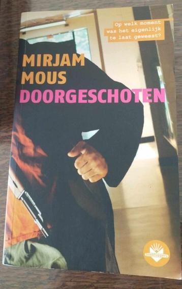 Doorgeschoten - reeks boekentoppers beschikbaar voor biedingen