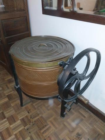 Oude wasmachine koper ijzer beschikbaar voor biedingen