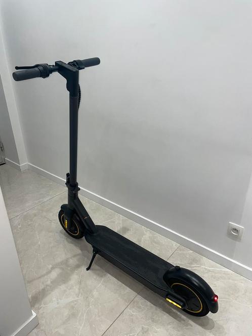 E-30 Max+, Fietsen en Brommers, Steps, Zo goed als nieuw, Ophalen