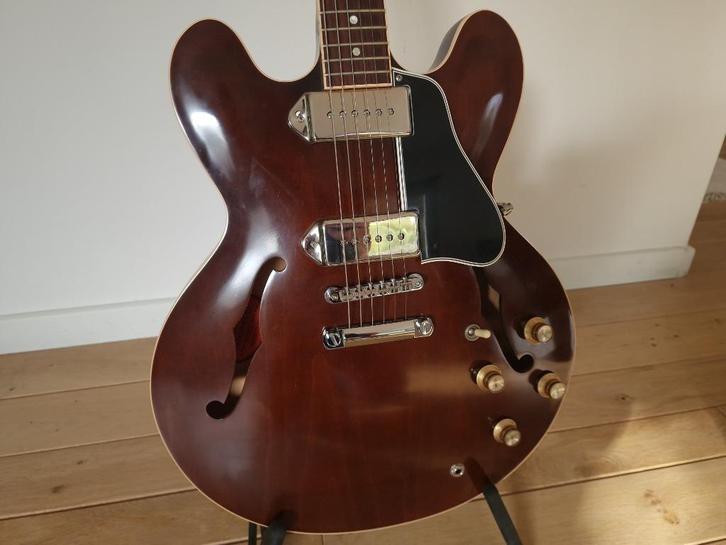 Gibson ES-335 Custom Shop in Walnut, Muziek en Instrumenten, Snaarinstrumenten | Gitaren | Elektrisch, Gebruikt, Semi-solid body