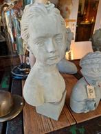 cement buste meisje(5)44cm €60, Antiek en Kunst, Kunst | Beelden en Houtsnijwerken, Ophalen
