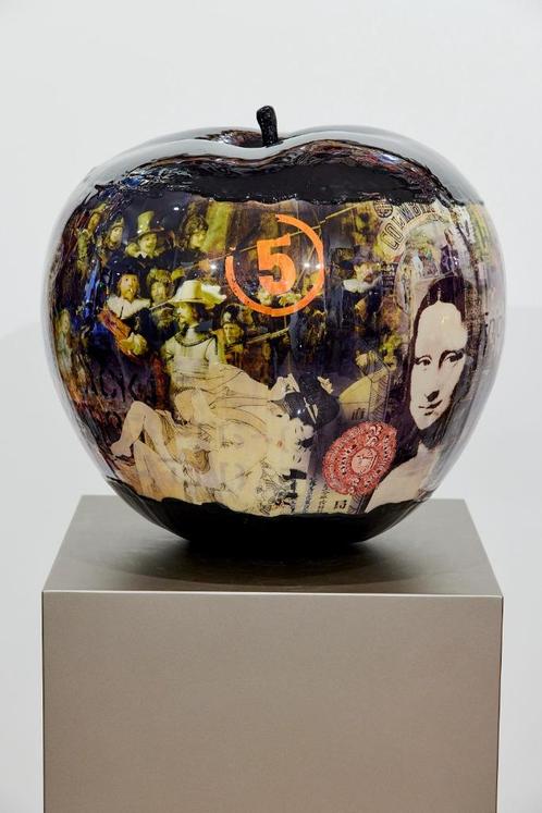 Millenium Meltdown Apple by James Chiew, Antiek en Kunst, Kunst | Overige Kunst, Ophalen of Verzenden