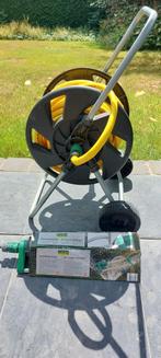 Tuinslang 20 meter met haspel en zwenksproeier., Ophalen, Gebruikt, Tuinslang