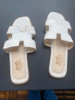 Sandales Hermes 37 blanches, Vêtements | Femmes, Chaussures, Porté