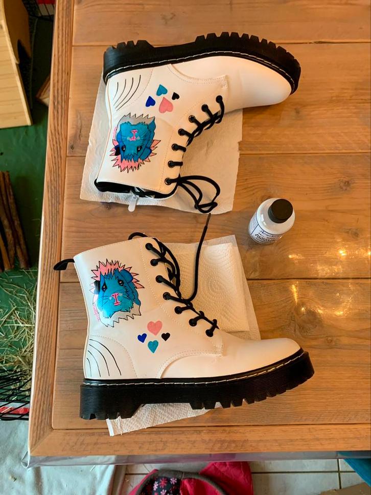 Boots met caviatekening (maat 40) NIEUW, Kleding | Dames, Schoenen, Nieuw, Lage of Enkellaarzen, Wit, Ophalen of Verzenden