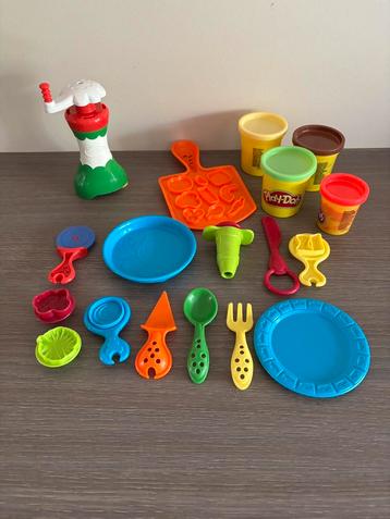 Play Doh pizza party + pasta met plasticine beschikbaar voor biedingen