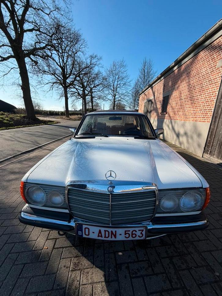 Mercedes-Benz W123 240D automaat, Auto's, Mercedes-Benz, Particulier, 200-Serie, Diesel, Berline, 5 deurs, Automaat, Wit, Beige