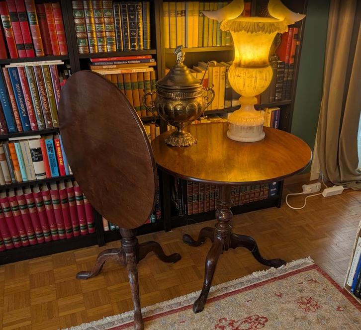 2 klassieke Victoriaans mahonie klaptafeltjes, Antiek en Kunst, Antiek | Meubels | Stoelen en Sofa's, Ophalen