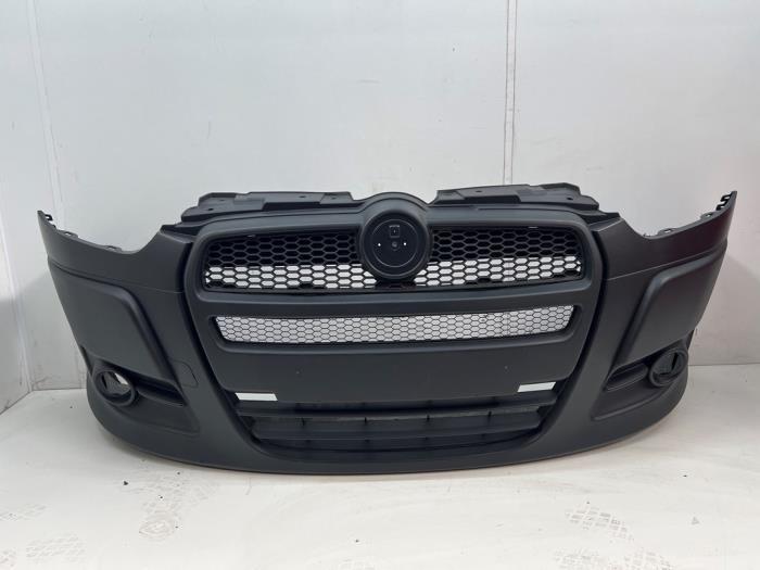 Voorbumper van een Fiat Doblo, Auto-onderdelen, Carrosserie, Bumper, Fiat, Gebruikt, 3 maanden garantie, Ophalen of Verzenden