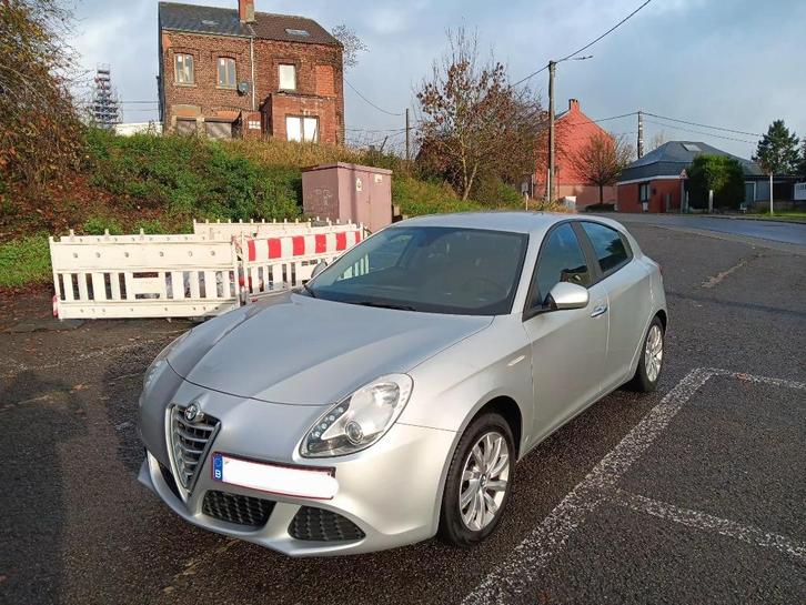 Alfa Romeo giulietta 1.4i turbo 105 Ch 2015 Euro 6b GPS, Auto's, Alfa Romeo, Particulier, Giulietta, ABS, Airbags, Airconditioning