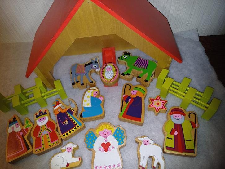 Kerststal in hout + 18 figuren, Diversen, Kerst, Zo goed als nieuw, Ophalen of Verzenden