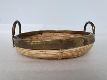 Vintage rotan schaal met koperen rand diameter ca. 30 cm beschikbaar voor biedingen
