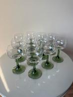 Set van 12 wijnglazen met groene voet – vintage / retro, Verzamelen, Ophalen, Zo goed als nieuw