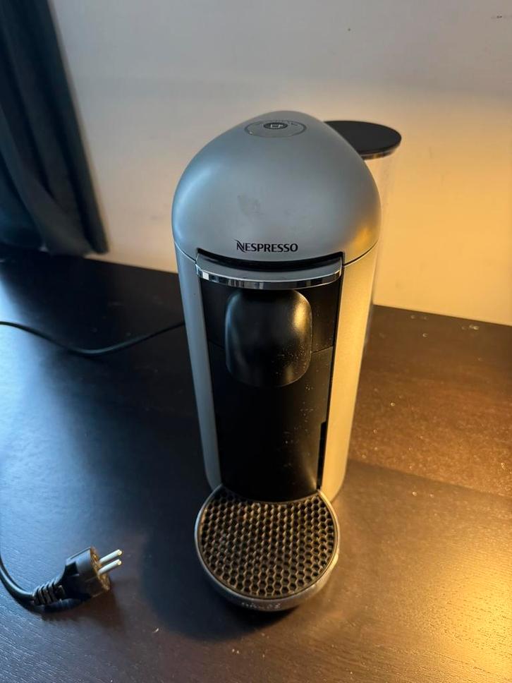Nespresso Vertuo Plus machine, Electroménager, Cafetières, Comme neuf, Dosettes et capsules de café, Machine à espresso, 10 tasses ou plus