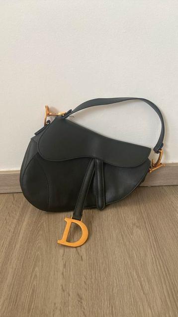 Fake Dior tas beschikbaar voor biedingen