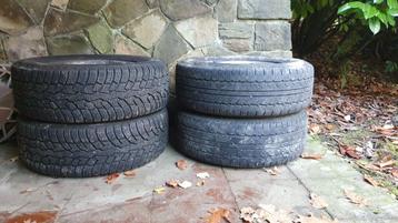 Pneus Nokian 235/65 R 16 C avec jantes disponible aux enchères