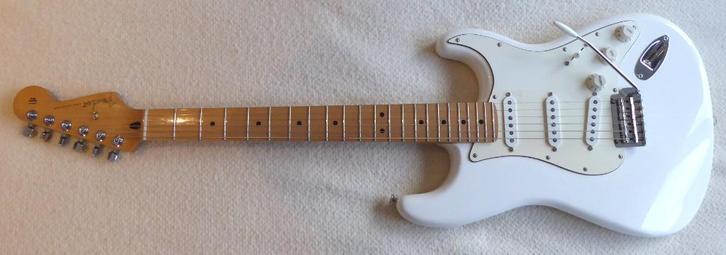 Fender Stratocaster, 2022 MIM MN Polar White, Muziek en Instrumenten, Snaarinstrumenten | Gitaren | Elektrisch, Zo goed als nieuw