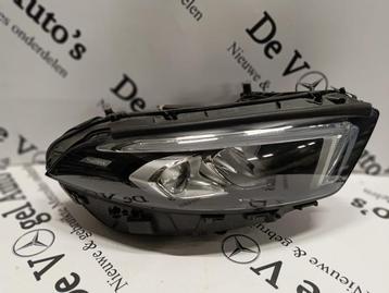 Koplamp rechts van een Mercedes A-Klasse beschikbaar voor biedingen