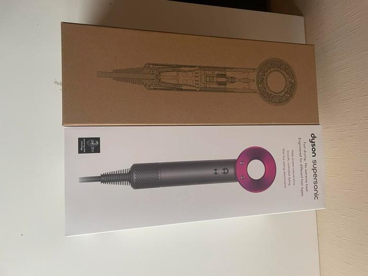 Dyson supersonic haardroger, Handtassen en Accessoires, Uiterlijk | Haarverzorging, Nieuw, Haardroger, Ophalen of Verzenden