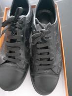 Sneaker LV, leer, maat 43, een keer gedragen., Kleding | Heren, Schoenen, Ophalen of Verzenden, Zo goed als nieuw