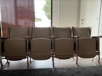 Bioscoopstoelen beschikbaar voor biedingen