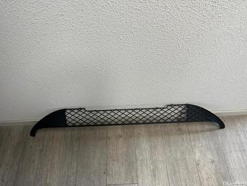 Mercedes-Benz A-klasse W176 onder Grille A1768850022 beschikbaar voor biedingen