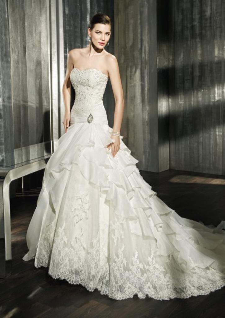 Nieuwe bruidsjurk - Merk Cosmobella - maat 38/40, Kleding | Dames, Trouwkleding en Trouwaccessoires, Nieuw, Trouwjurk, Overige kleuren