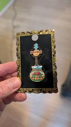 Hard Rock café limited edition pin, Enlèvement