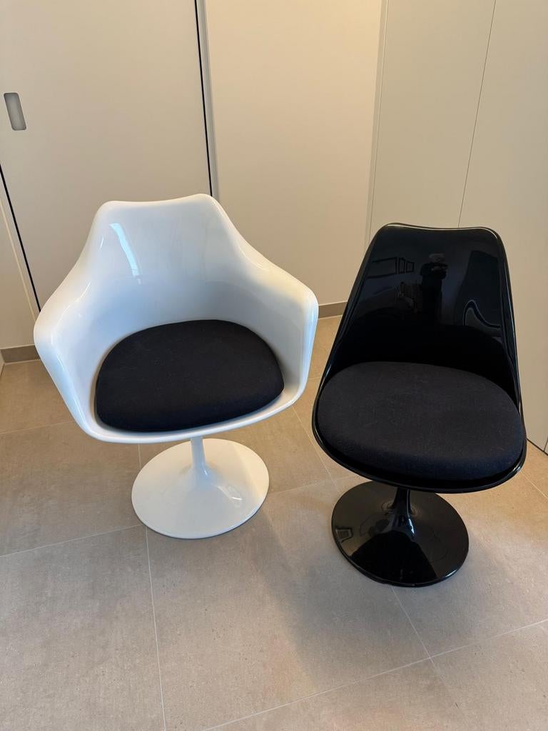 Tulip chairs (2 witte en 2 zwarte), Huis en Inrichting, Stoelen, Ophalen