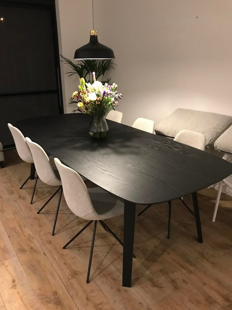 Zwarte fineer eiken tafel, 260x105cm, zwart aluminium poten, Huis en Inrichting, Tafels | Eettafels, Ophalen, Gebruikt, 100 tot 150 cm