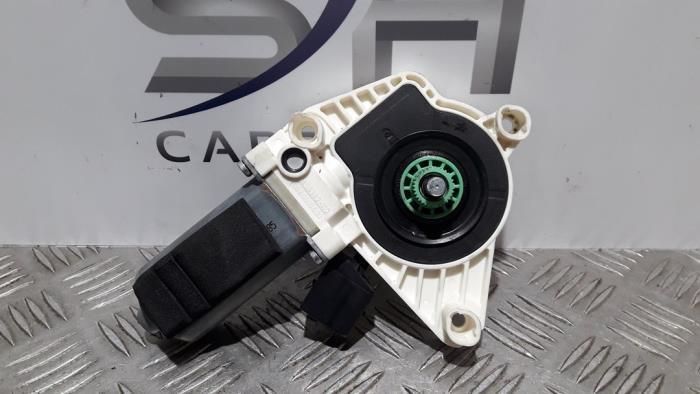 Moteur de vitre portière d'un Mercedes CLA, Autos : Pièces & Accessoires, Carrosserie & Tôlerie, Utilisé, 3 mois de garantie, Enlèvement ou Envoi