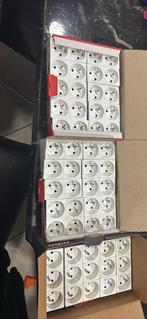 Prise de goulotte, Enlèvement, Comme neuf