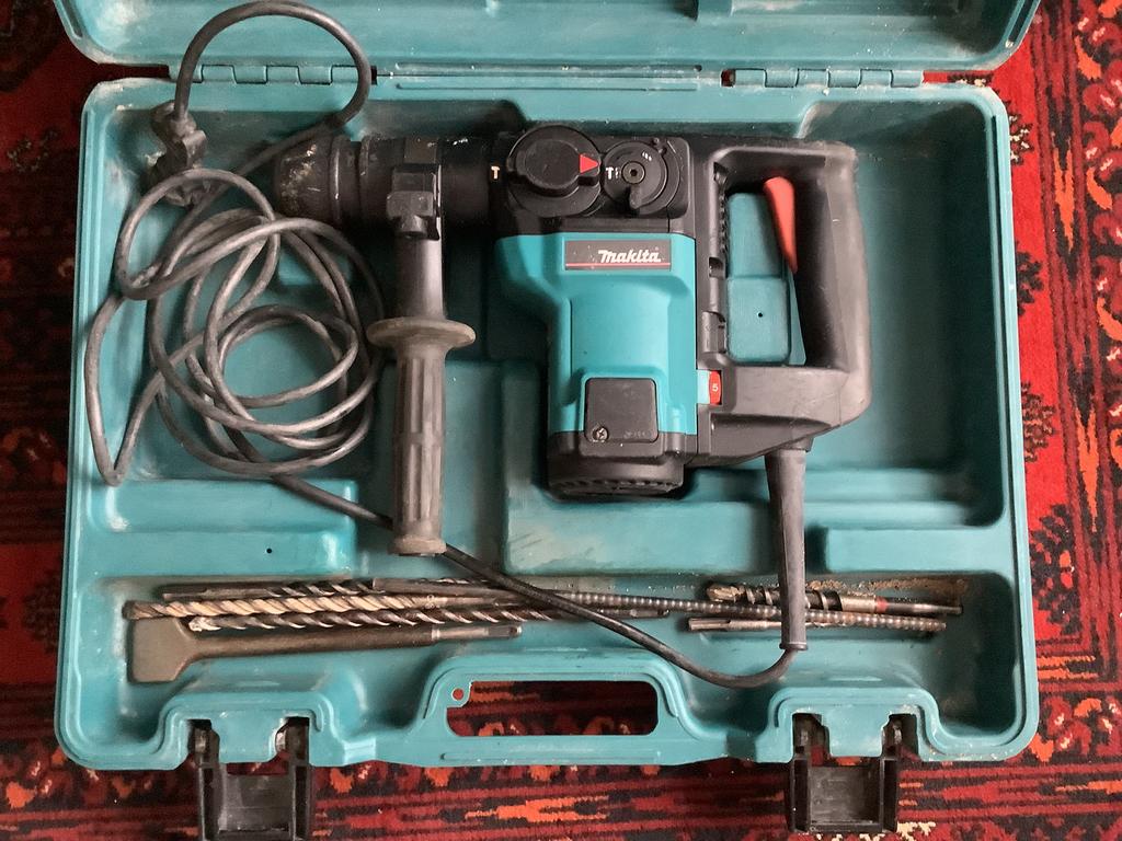 Makita, Doe-het-zelf en Bouw, Gereedschap | Boormachines, Ophalen, Boor- en/of Breekhamer, Zo goed als nieuw, Variabele snelheid