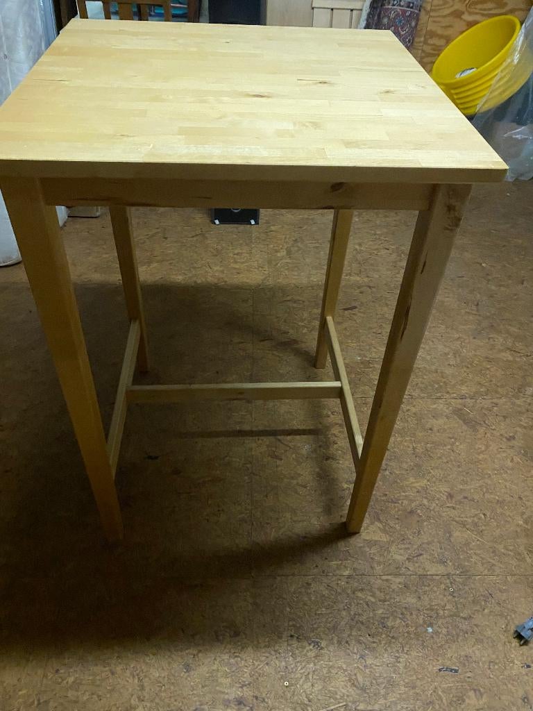 Handige houten tafel en twee bijpassende hoge stoelen, Enlèvement, Bois, Deux