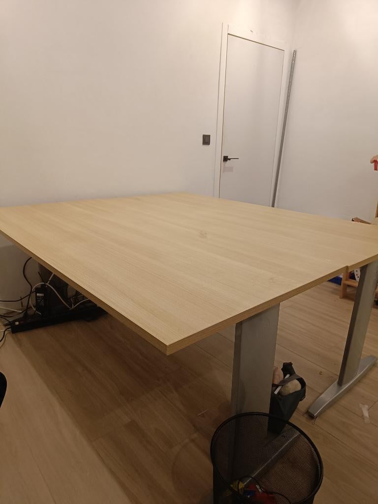 tafel - bureau 2 stuks, Huis en Inrichting, Bureaus, Zo goed als nieuw, Computerbureau, Overige merken, Modern, Hout, Bruin, In hoogte verstelbaar