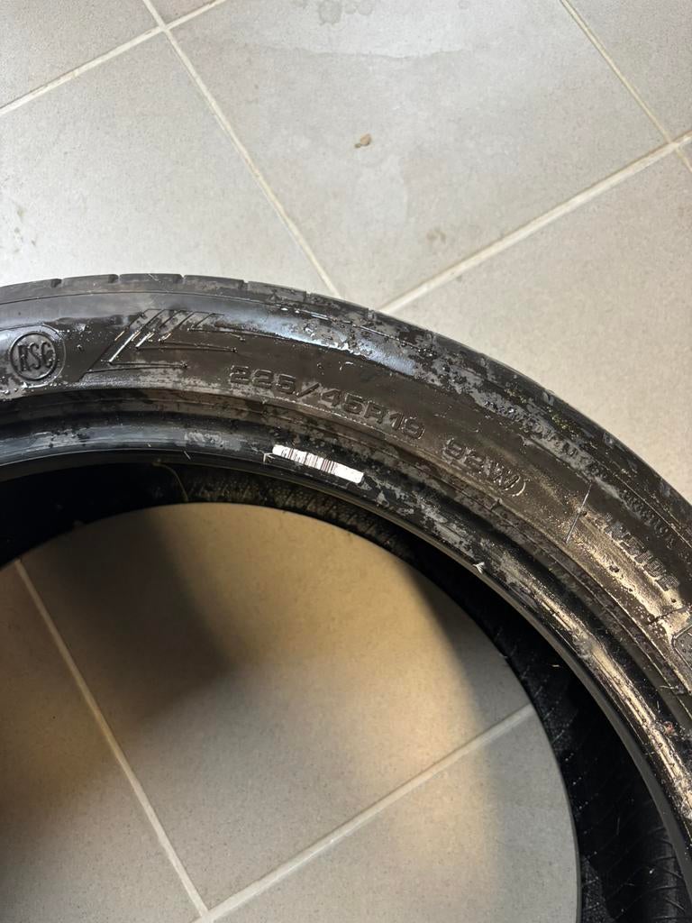 225/45/r19, Enlèvement, Comme neuf