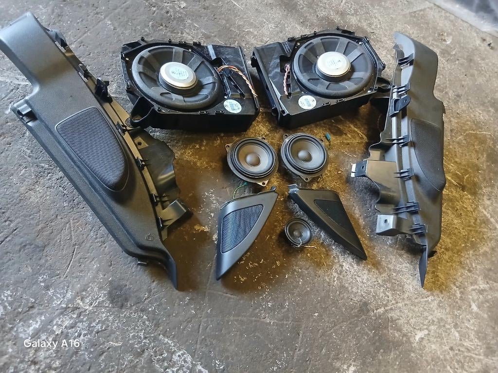 Kit sons bmw série 1 e81 avec 11 baffle d origine bmw oem, Autos : Divers, Haut-parleurs voiture