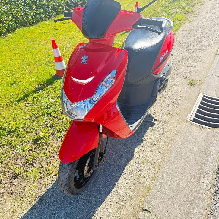 peugeot kisbee , a klasse , zeer goede staat ,, Fietsen en Brommers, Scooters | Peugeot, Gebruikt, Klasse A (25 km/u), Benzine