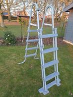 Piscine à échelle, Enlèvement, Utilisé, Échelle