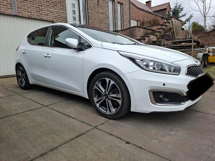 Kia Ceed boite auto 2017 Toit pano ouvr navi cam, Autos, Kia, Entreprise, (Pro) Cee d, ABS, Caméra de recul, Airbags, Air conditionné