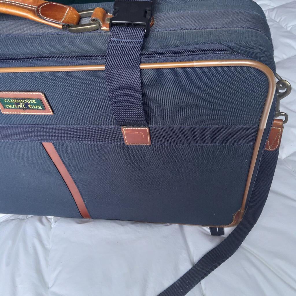 Donkerblauwe reiskoffer op wielen., Ophalen, Zo goed als nieuw, Blauw, Wieltjes