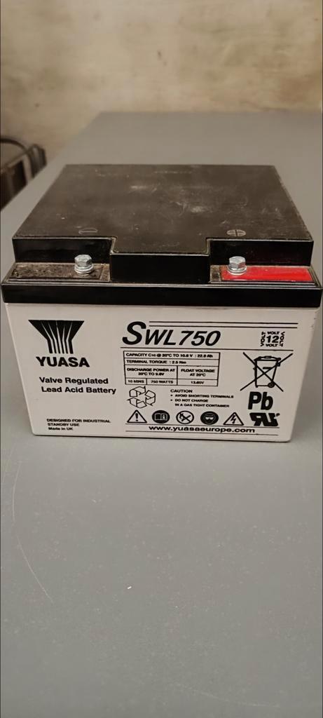 Rak de 40 batterie yuasa swl. 750 et son onduleur UPS, Bricolage & Construction, Électricité & Câbles, Enlèvement