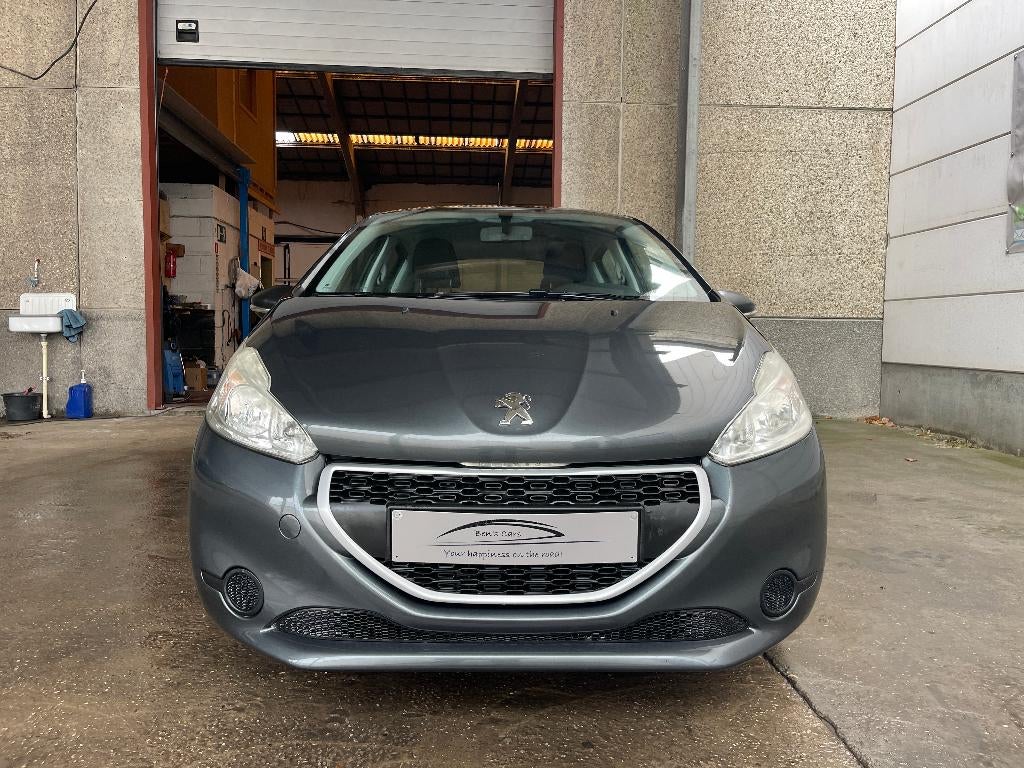 Peugeot 208 1.2i Benzine * Airco *, Electronic Stability Program (ESP), Stof, Zwart, Bedrijf