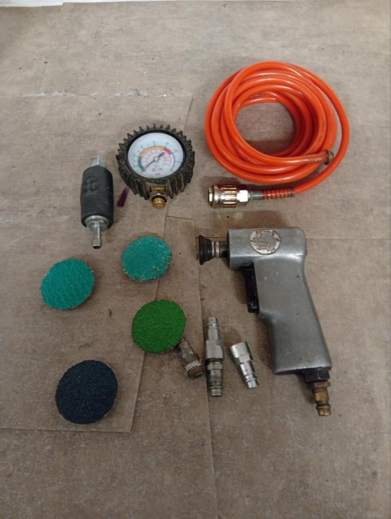 Ponceuse pneumatique  pour carrosserie automobile, Enlèvement