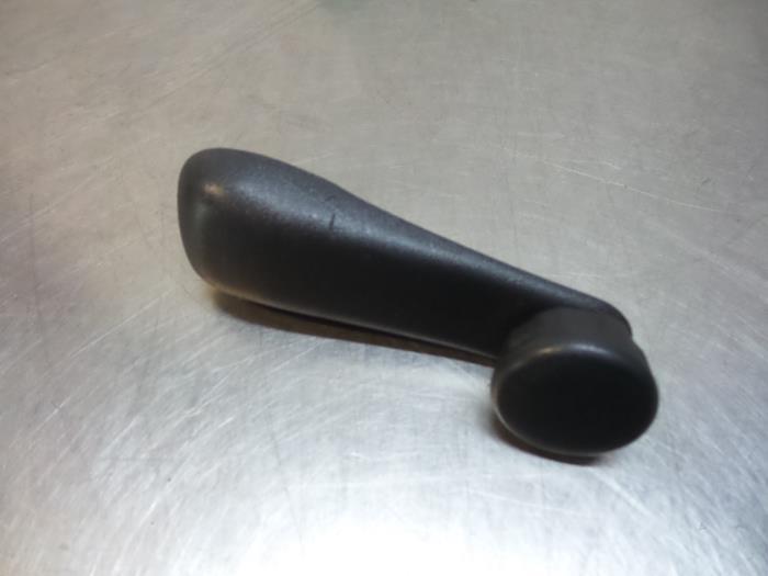 Manivelle de vitre d'un Toyota Carina (Carina E 92-), Autos : Pièces & Accessoires, Vitres & Accessoires, Toyota, Utilisé, Enlèvement ou Envoi
